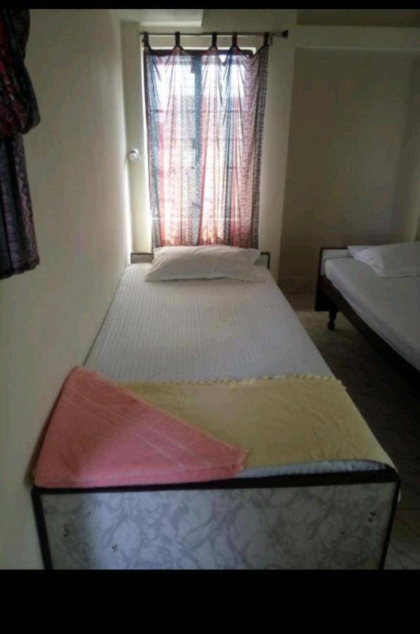 Monalisa Hostel Варанаси Экстерьер фото