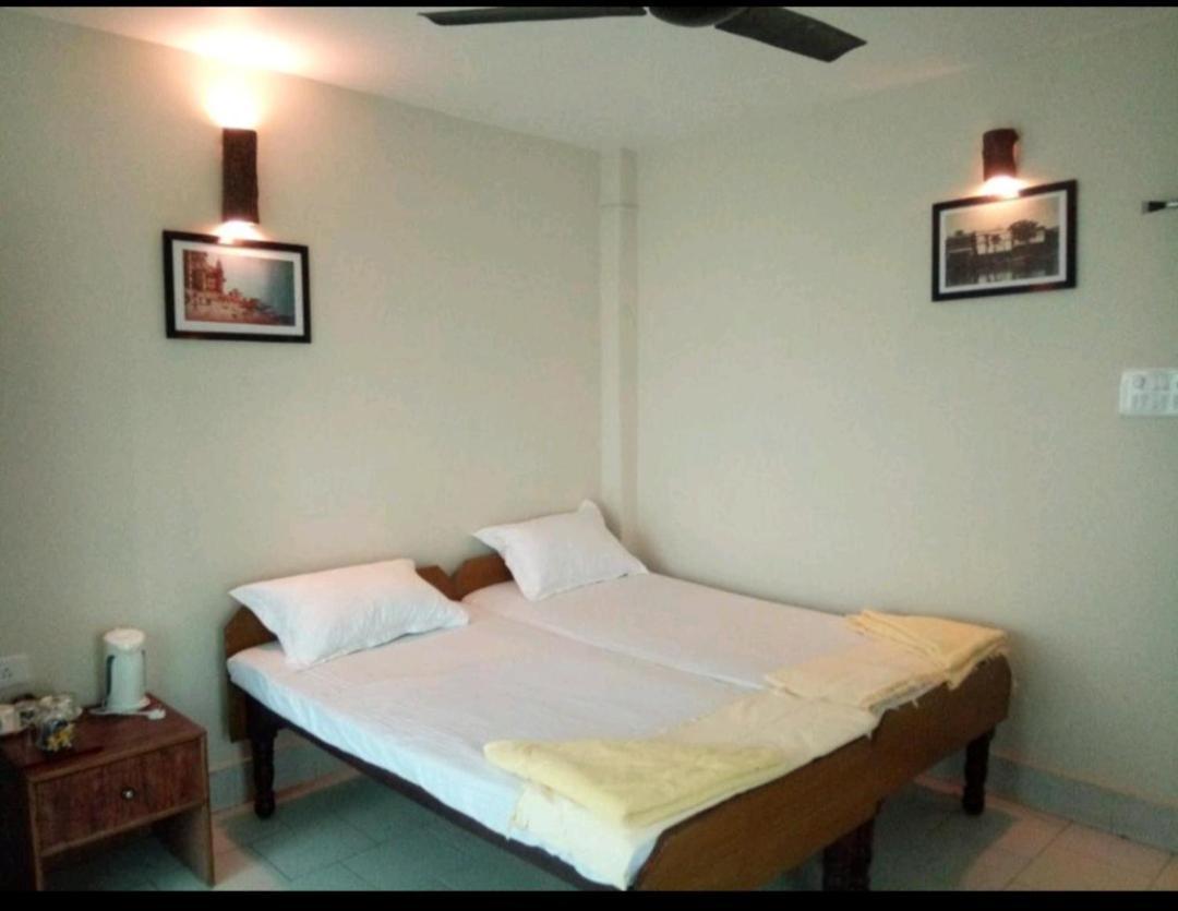 Monalisa Hostel Варанаси Экстерьер фото