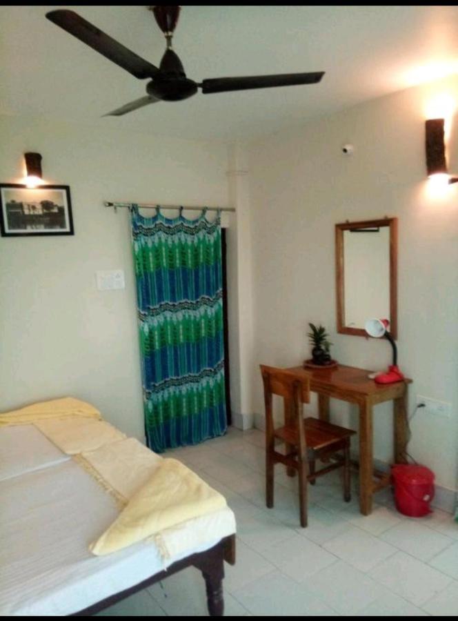 Monalisa Hostel Варанаси Экстерьер фото