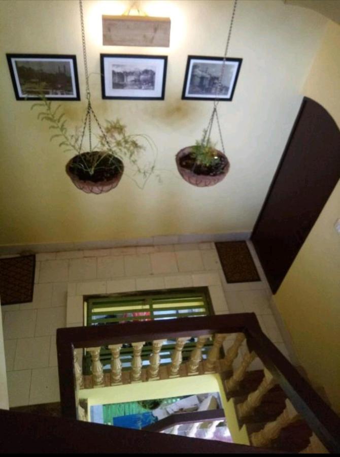 Monalisa Hostel Варанаси Экстерьер фото