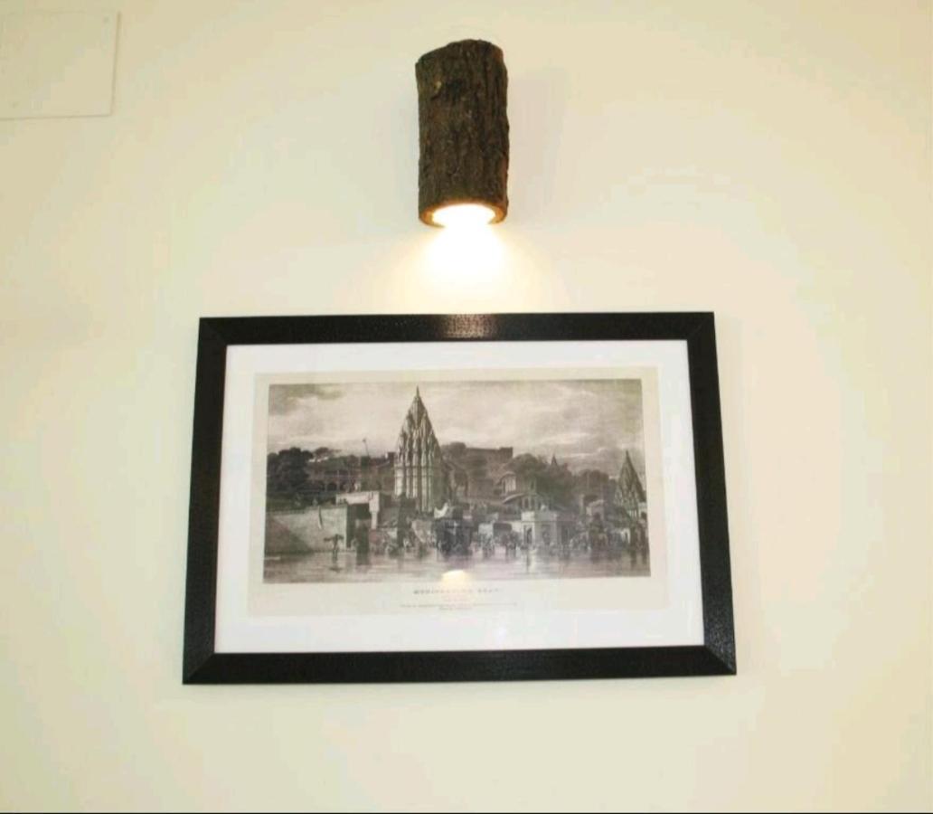 Monalisa Hostel Варанаси Экстерьер фото