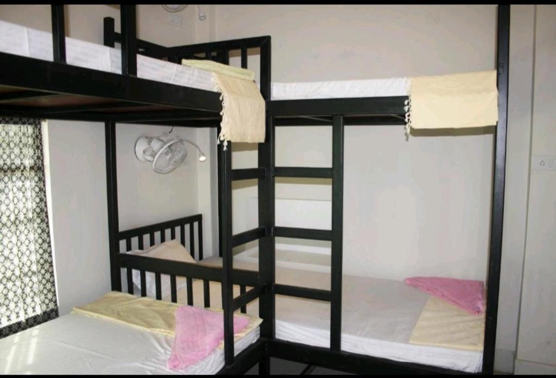 Monalisa Hostel Варанаси Экстерьер фото