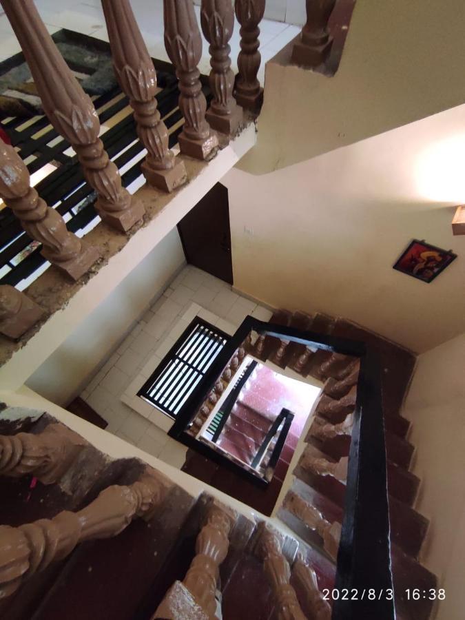 Monalisa Hostel Варанаси Экстерьер фото